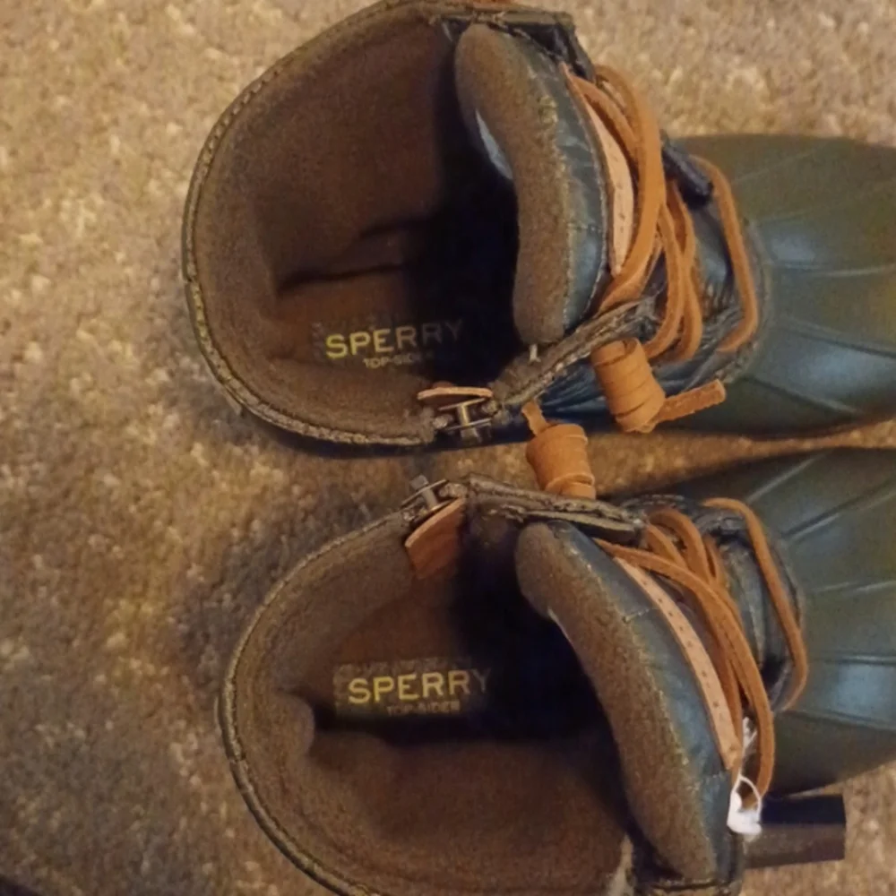 New Sperry Saltwater Shiny Quilted Duck  Boot